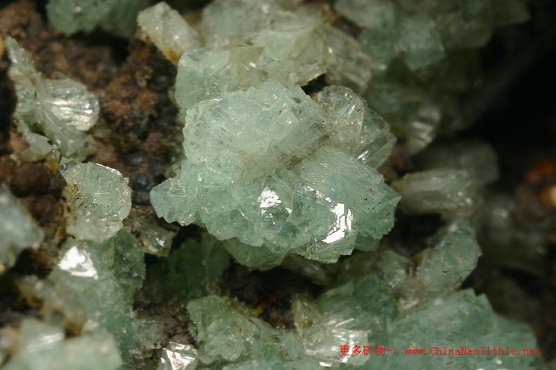 矿物图片 水砷锌矿-adamite