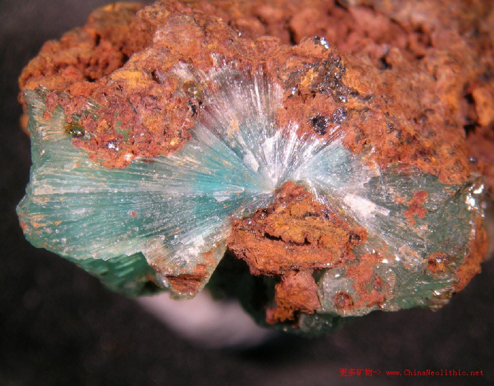 矿物图片 水砷锌矿-adamite