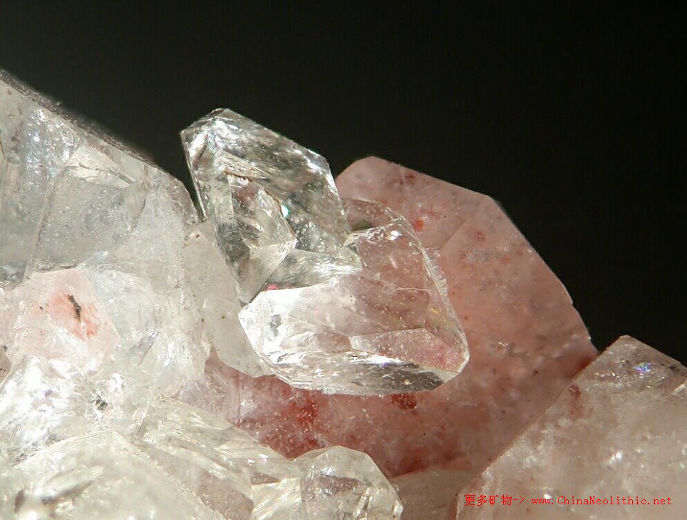 >> 矿物图片 >> 硅硼钙石-datolite
