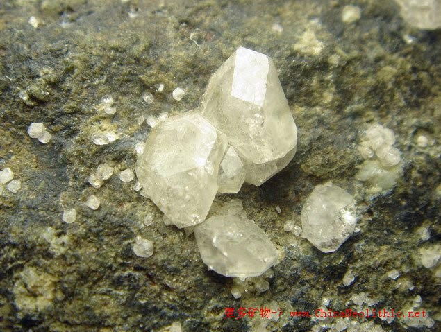 >> 矿物图片 >> 硅硼钙石-datolite