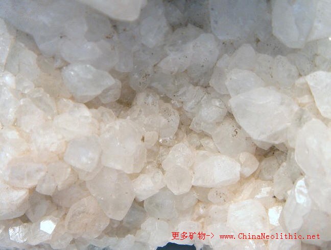 矿物图片 硅硼钙石-datolite