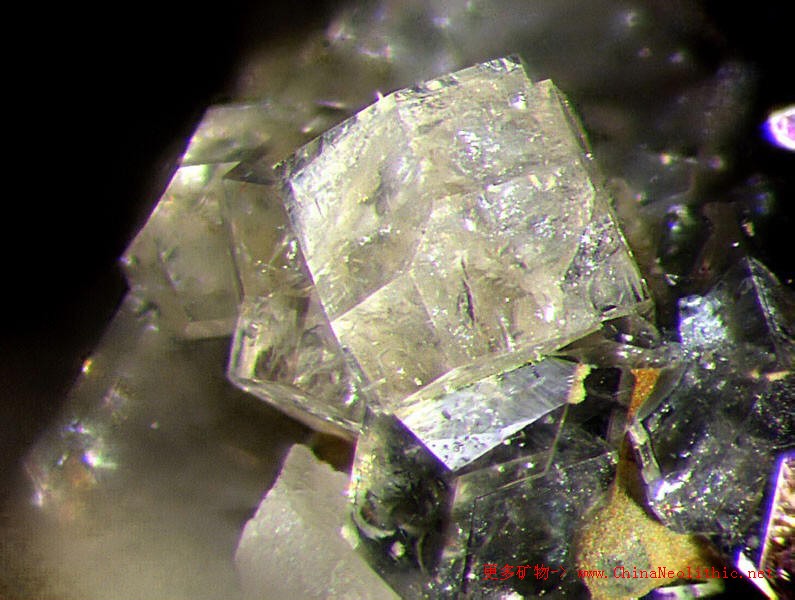 >> 矿物图片 >> 钙十字沸石-phillipsite