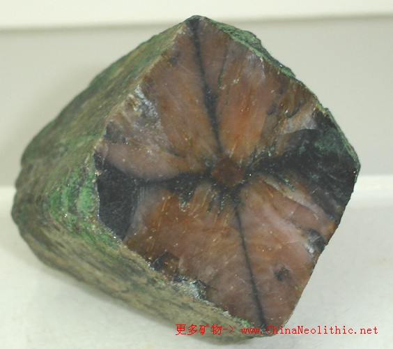 空晶石-chiastolite-矿物图片-矿物百科-中国新石器