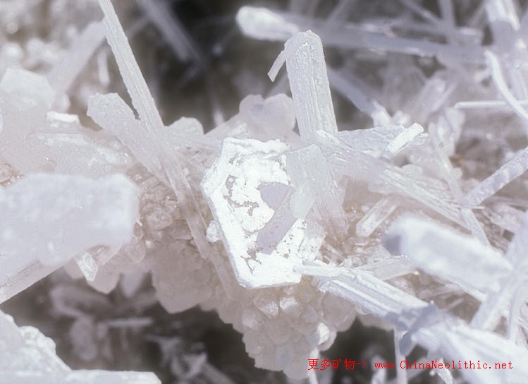 硫酸钠-sodium sulfate-矿物图片-矿物百科-中国新石器 - 矿物晶体