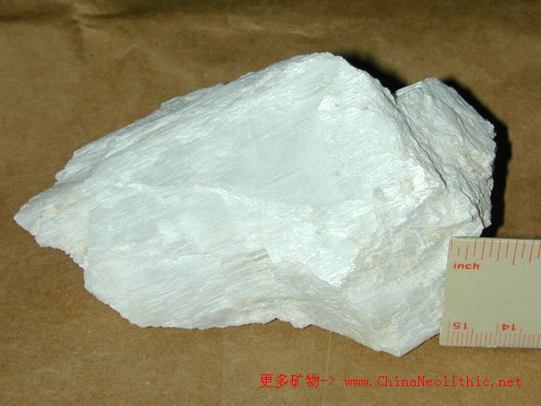 矿物图片 硅灰石-wollastonite