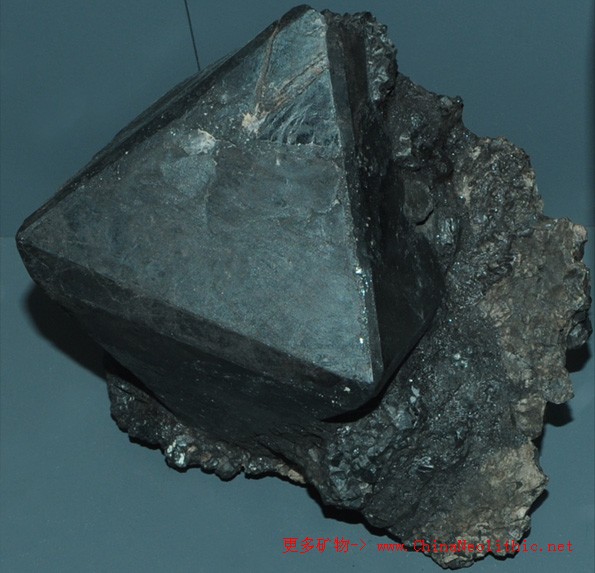 >> 矿物图片 >> 锌铁尖晶石-franklinite