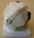 Leucite6556