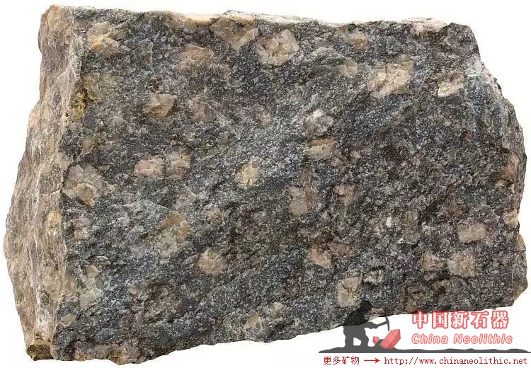 岩/岩浆岩   一种成分与二长岩相当,介于粗面岩和安山岩之间的火山岩
