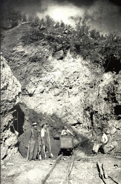 Mining in the Dallas Gem mine in 1908. Photo was published in Louderback’s paper, 1909.
