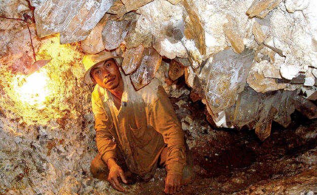 Miner with huge quartz crystals inside the pocket. Saw Naung U photo.