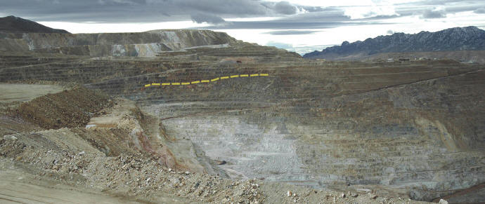 Round Mountain pit with approximate location of original high grade vein. S. Werschky photo.