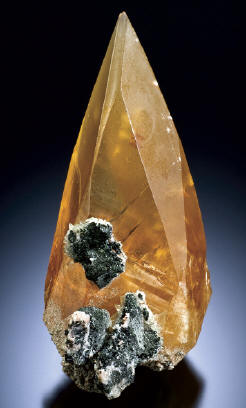 Calcite crystal from the Butterfly Twin pocket Pocket, 12.3 cm high. P. Lyckberg specimen. J. Scovil photo.