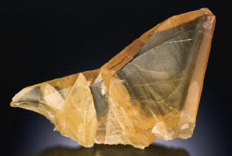 Twinned calcite, 11.2 cm wide. P. Lyckberg specimen. J. Scovil photo.