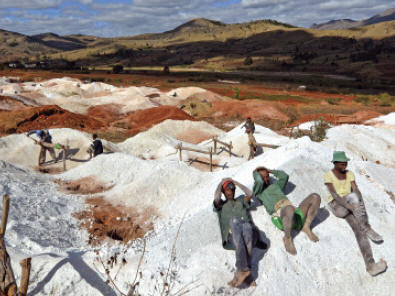 Miners working in Estatoby pegmatite in Sahatany Valley, Madagascar, resting after work. J. Gajowniczek photo.