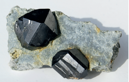 锡石标本——江西大庾岭钨矿—锡石,辉钼矿,萤石,毒砂和水晶