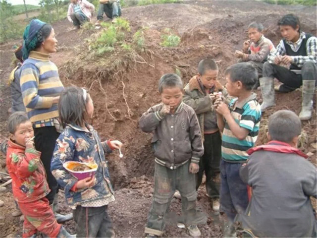 四川凉山南红玛瑙开采现场