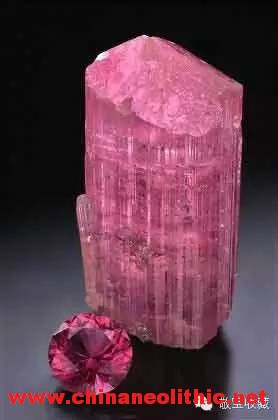 锂电气石，5.6厘米，13.6克拉  Stewart Mine, Pala, San Diego County, Californie, U.S.A