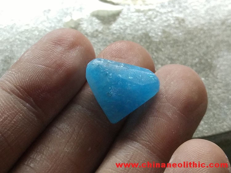 The sky is blue ice transparent hemimorphite Gemstone Pendant pendant love peach,Hemimorphite