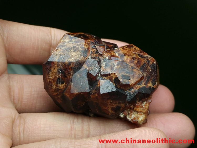 Wine red crystal manganese aluminum garnet mineral ore stone specimens,Garnet
