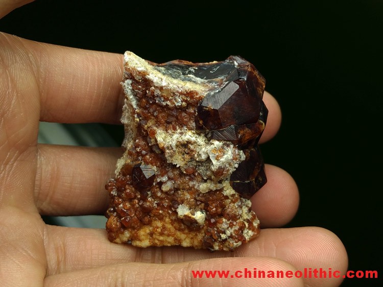 Wine red crystal manganese aluminum garnet mineral ore stone specimens,Garnet