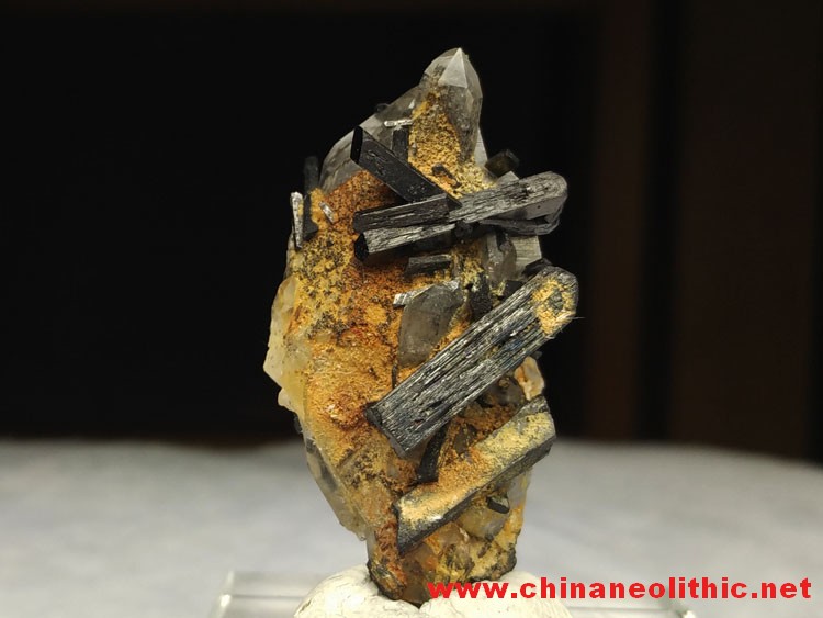 标准黑钨矿晶体和水晶共生矿物晶体标本