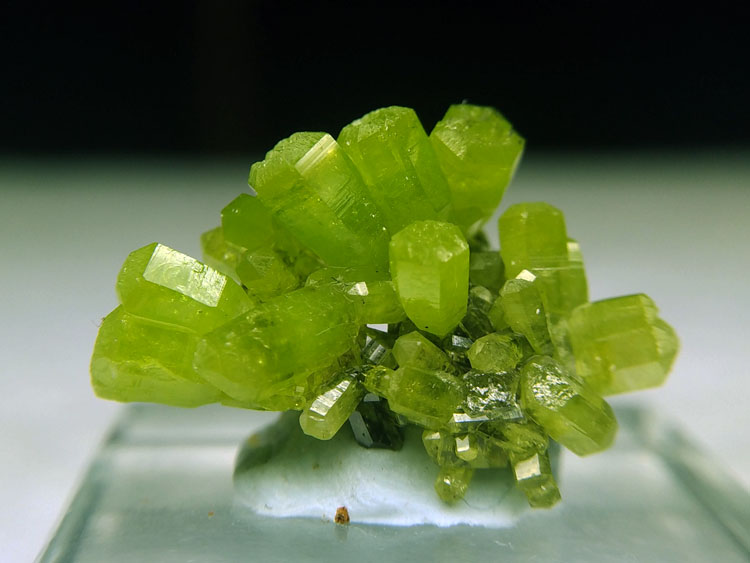 Pyromorphite mineral crystal gem stone ornamental style stone ore samples,Pyromorphite