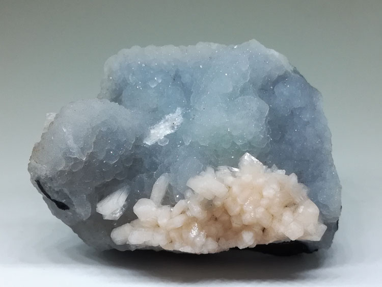 The clouds of chalcedony and Stilbite mineral crystal specimens gem stone ore,Agate,Stilbite