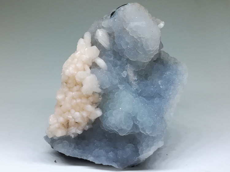 The clouds of chalcedony and Stilbite mineral crystal specimens gem stone ore,Agate,Stilbite