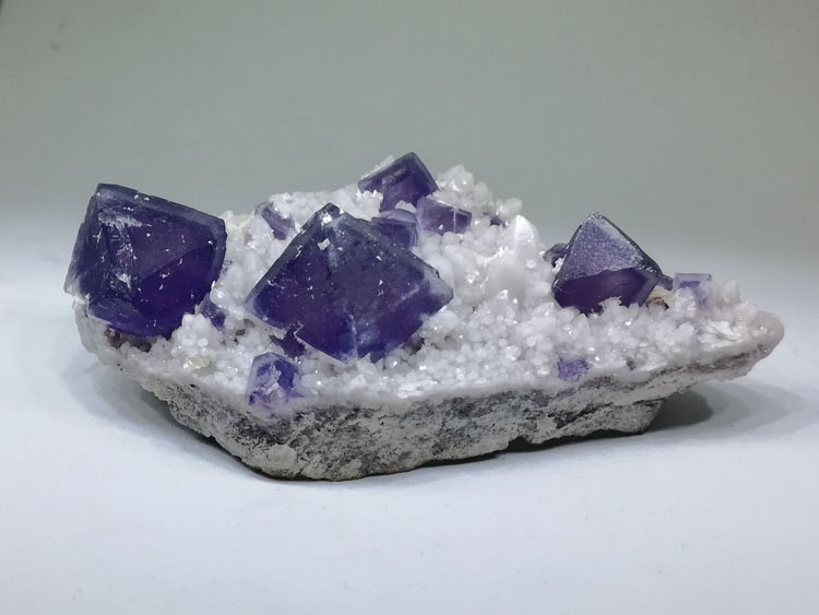 内蒙八面体紫萤石和水晶乳石英共生宝石矿物标本原石原矿观赏奇石-石器