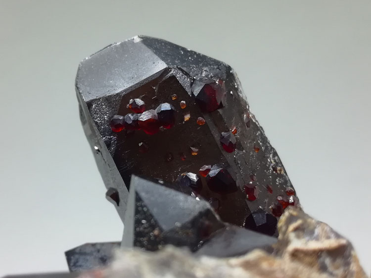 Red wine and manganese aluminum garnet Quartz mineral crystal gem stone ornamental stone ore sample,Garnet,Quartz