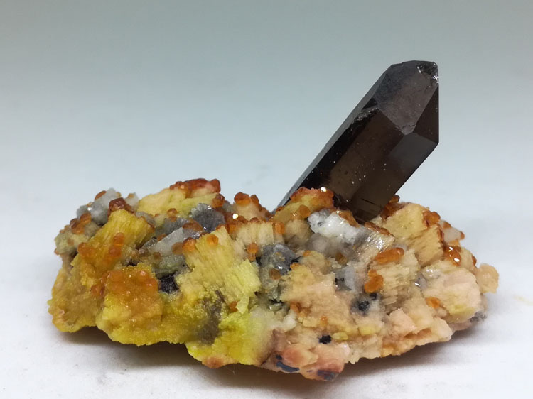 Eight face blue fluorite and crystal garnet mineral crystal gem stone ore material specimens,Fluorite,Quartz,Garnet