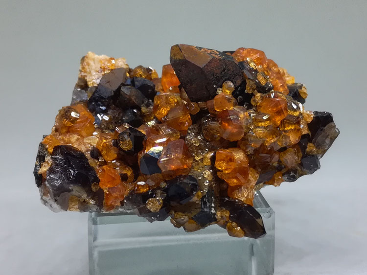 gem manganese aluminum garnet Fanta stone mineral specimens stone ornamental stone,Garnet