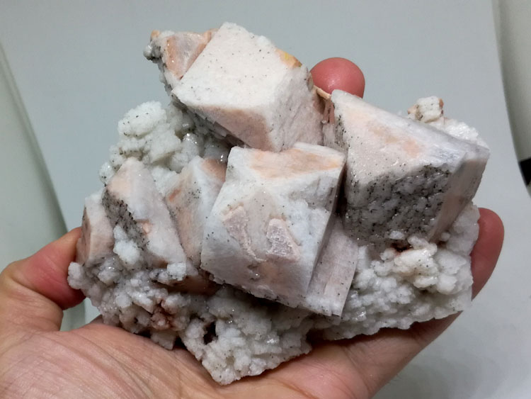 Pink K-feldspar and crystal garnet mineral crystal specimens stone ore,Garnet,Quartz,Feldspar