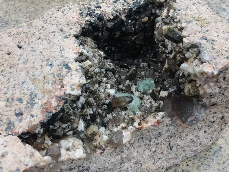 MIAROLITIC granite pegmatite, fluorite and quartz, feldspar crystal gem stone ore samples,Fluorite,Quartz,Feldspar,Mica