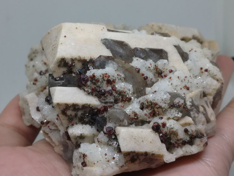 The standard of potassium feldspar, albite and garnet，Quartz mineral ore stone specimens,Garnet,Feldspar,Quartz