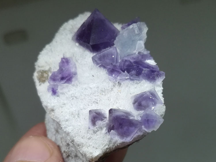 fluorite has two kinds of colours and two kinds of crystal morphology mineral specimens at the same ,Fluorite,Calcite