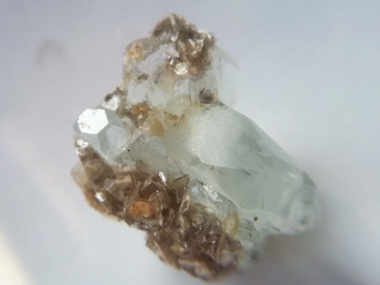 Plate shaped Floating Aquamarine and mica mineral crystal specimens gem stone ore,Aquamarine,Mica