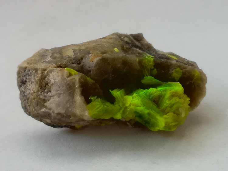 Autunite stone mineral samples Chinese rare ore ,Autunite
