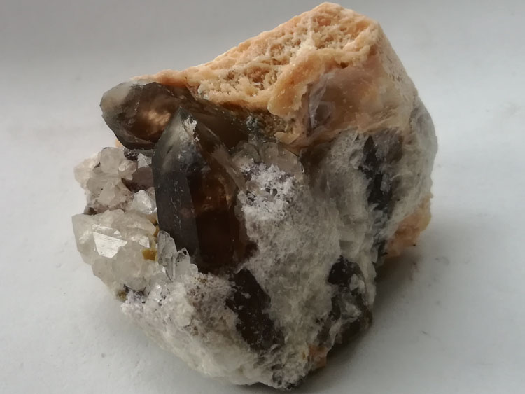 Fujian Topaz and tea crystal, albite, paragenetic mineral specimens, crystal gemstone, raw stone ore,Topaz,Quartz,Feldspar