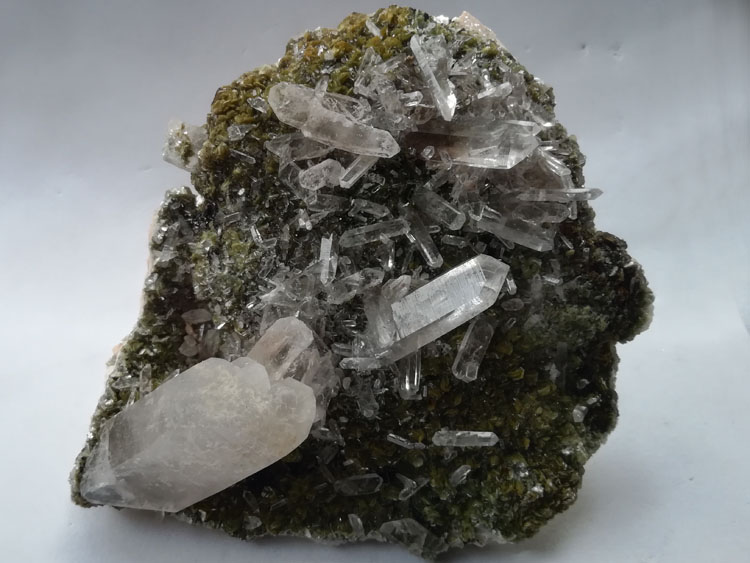 Rare White Quartz Crystal Cluster and Green Mica-Feldspar Symbiotic Mineral Specimens Crystal Gemsto,Quartz,Mica,Feldspar