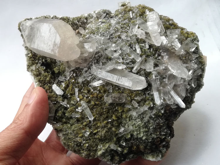 Rare White Quartz Crystal Cluster and Green Mica-Feldspar Symbiotic Mineral Specimens Crystal Gemsto,Quartz,Mica,Feldspar