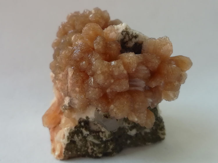Flower-like Stilbite and Smoky Quartz, Feldspar mineral specimens Crystal gemstone protolith Ore Orn,Stilbite,Feldspar,Quartz