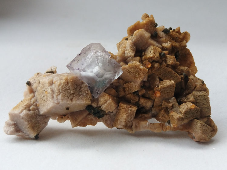 Fluorite,Manganese-aluminum Garnet Spessartine Mineral Specimens Mineral Crystals Gem Materials,Fluorite,Garnet