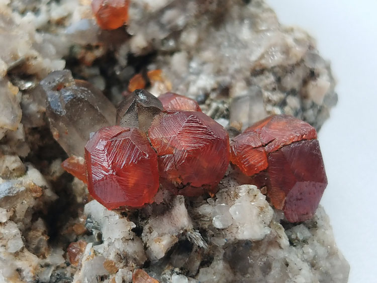 Manganese-aluminum Garnet Spessartine,Quartz,Feldspar Mineral Specimens Mineral Crystals Gem,Garnet,Quartz,Feldspar