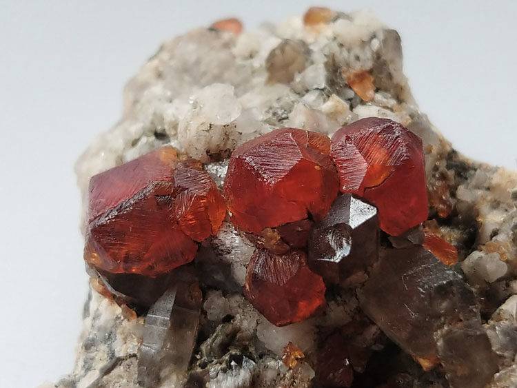 Manganese-aluminum Garnet Spessartine,Quartz,Feldspar Mineral Specimens Mineral Crystals Gem,Garnet,Quartz,Feldspar