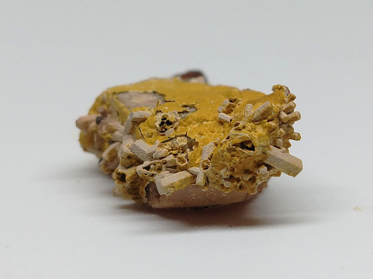 New Unknown Minerals Garnet,Feldspar,Garnet,Feldspar