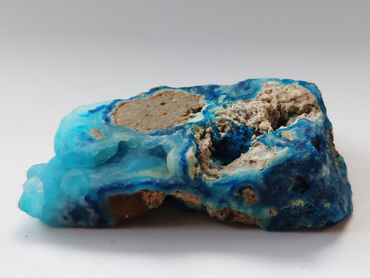 Bright-coloured Hemimorphite naturally follows the shape to hang playthings of gemstone mineral crys,Hemimorphite