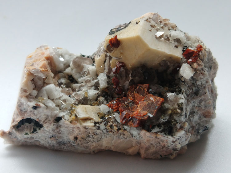 Chabazite,Feldspar,Smoky Quartz Mineral Specimens Mineral Crystals Gem Materials,Feldspar,Quartz,Chabazite