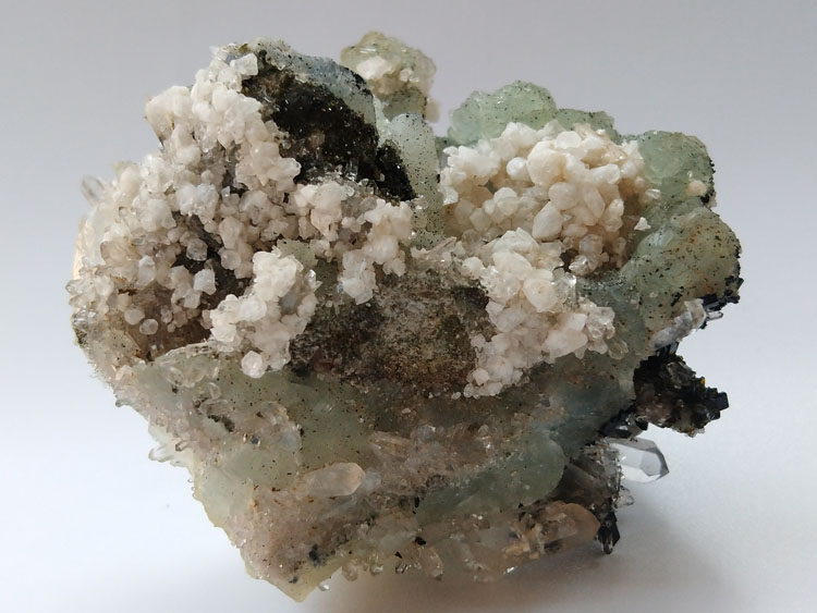 Babingtonite,Prehnite,Calcite,Quartz Mineral Specimens Mineral Crystals Gem Materials,Babingtonite,Prehnite,Calcite,Quartz