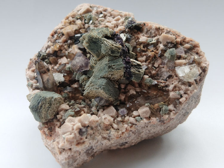 Mica,Fluorite,Smoky Quartz, Microcline Feldspar Mineral Specimens Mineral Crystals Gem Materials,Mica,Fluorite,Quartz,Feldspar